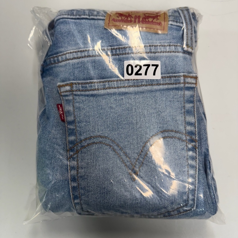 Levis Jeans Womens 25 Blue Wedgie Straight High Rise Light Wash Button Fly - Picture 14 of 14